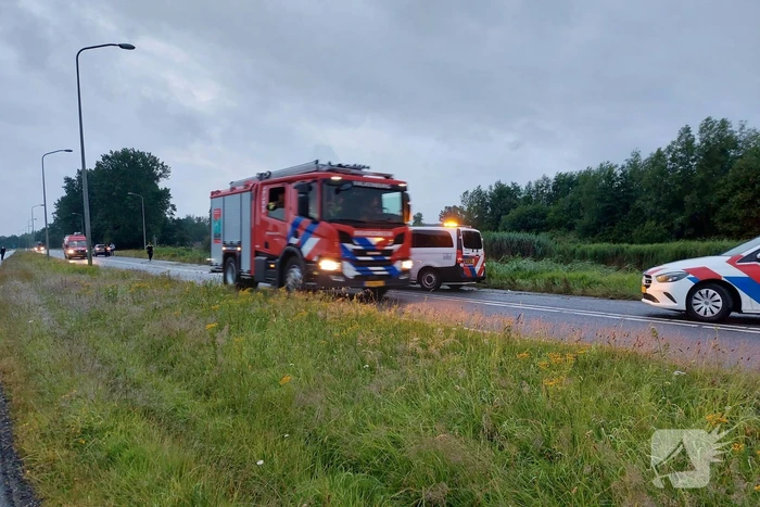 Personenauto belandt in water