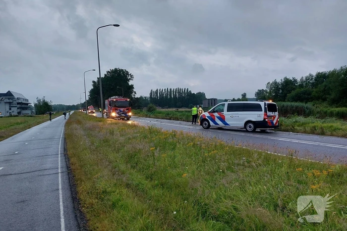 Personenauto belandt in water