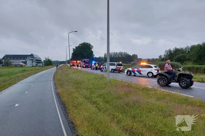 Personenauto belandt in water