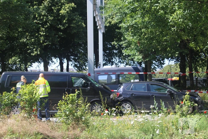 Voertuigen fors beschadigd na botsing