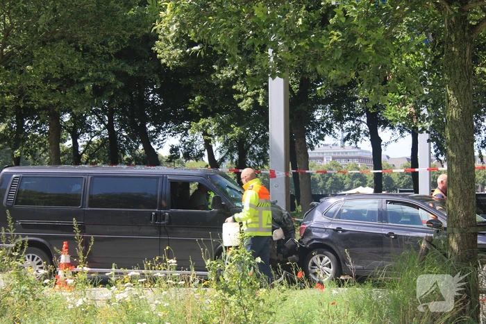 Voertuigen fors beschadigd na botsing