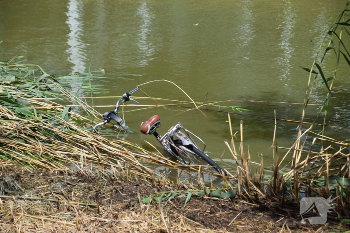 Brandweer doorzoekt water na aangetroffen fiets
