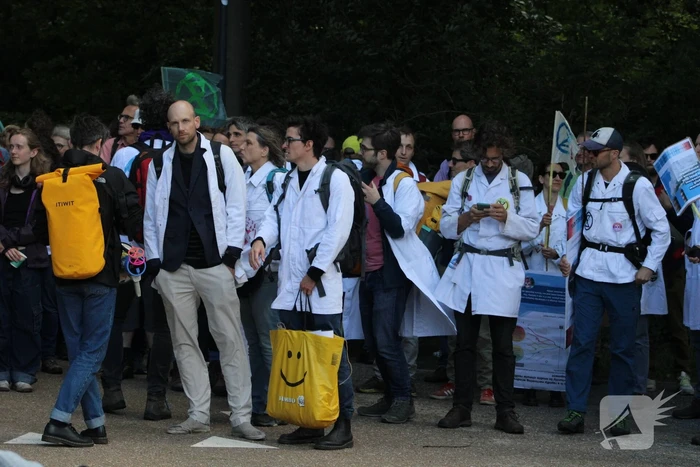 XR-demonstranten pogen opnieuw snelweg te blokkeren