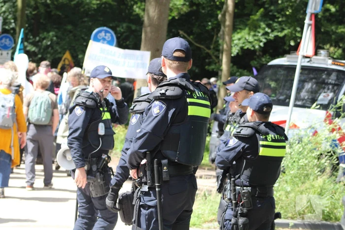 XR-demonstranten pogen opnieuw snelweg te blokkeren