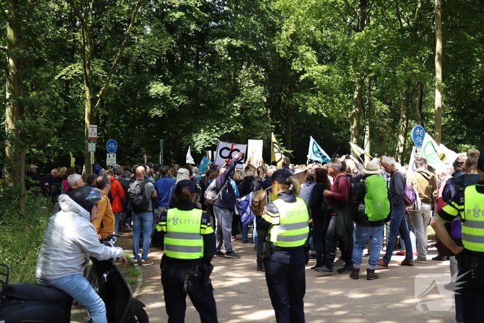 XR-demonstranten pogen opnieuw snelweg te blokkeren