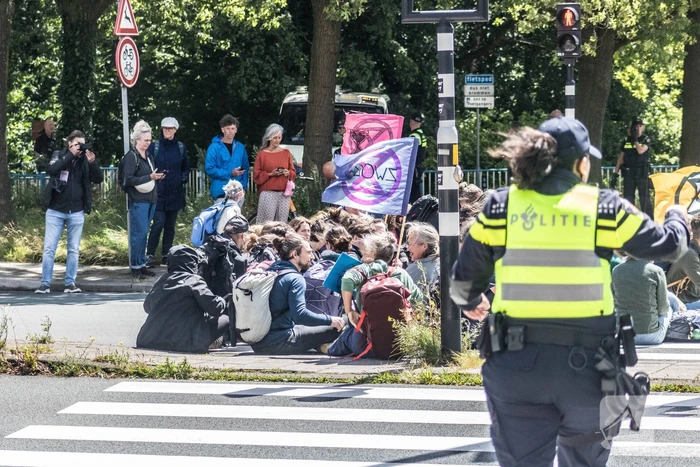 XR-demonstranten pogen opnieuw snelweg te blokkeren