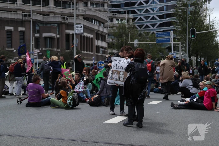 XR-demonstranten pogen opnieuw snelweg te blokkeren