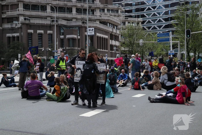 XR-demonstranten pogen opnieuw snelweg te blokkeren