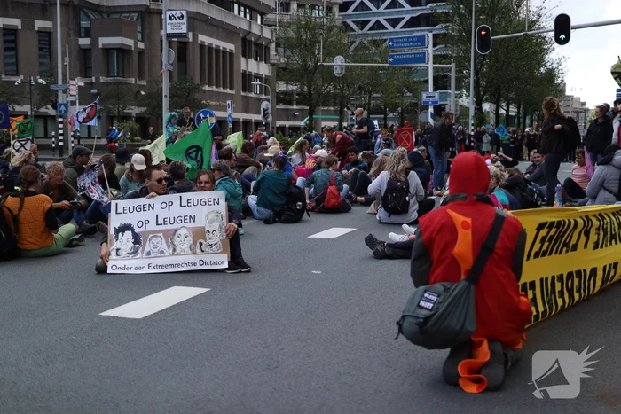 XR-demonstranten pogen opnieuw snelweg te blokkeren