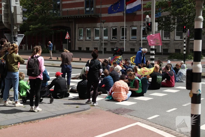 XR-demonstranten pogen opnieuw snelweg te blokkeren