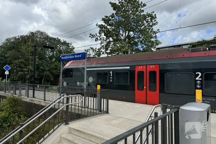Treinverkeer plat door boom op spoor