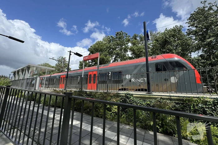Treinverkeer plat door boom op spoor
