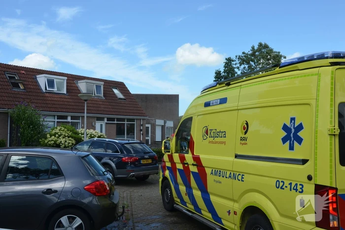 Brandweer ventileert woning na brand