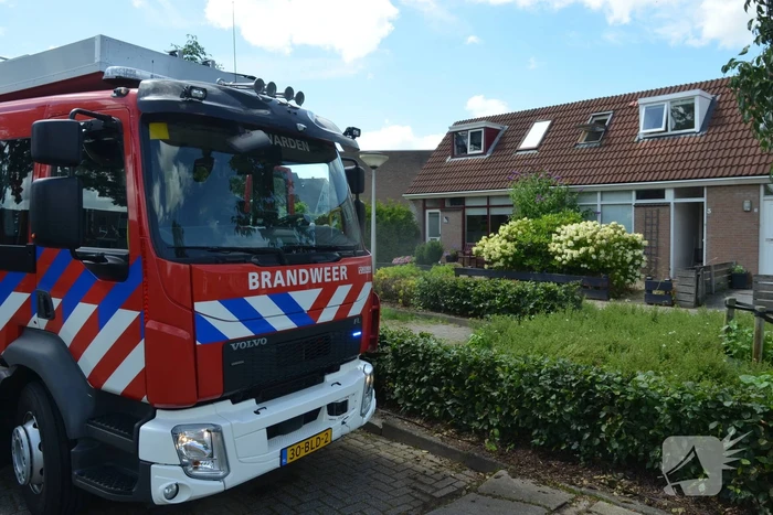 Brandweer ventileert woning na brand