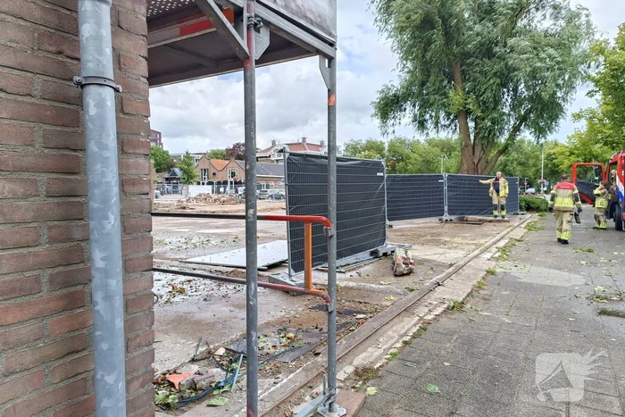 Bouwhekken omgewaaid door stevige wind