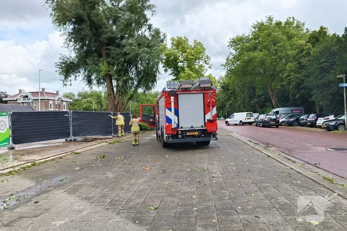 Bouwhekken omgewaaid door stevige wind