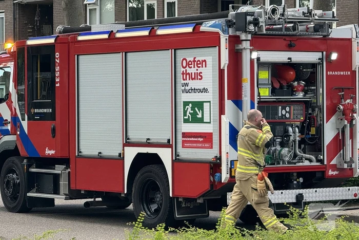 Brandweer verricht metingen bij gaslucht
