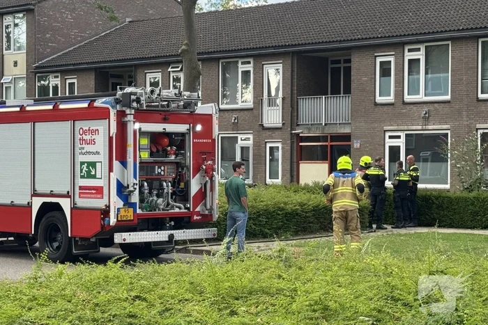 Brandweer verricht metingen bij gaslucht
