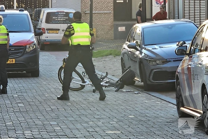 Agent op fiets aangereden door automobilist