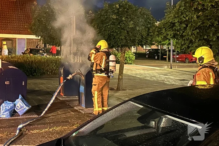 Brandweer blust ondergrondse container