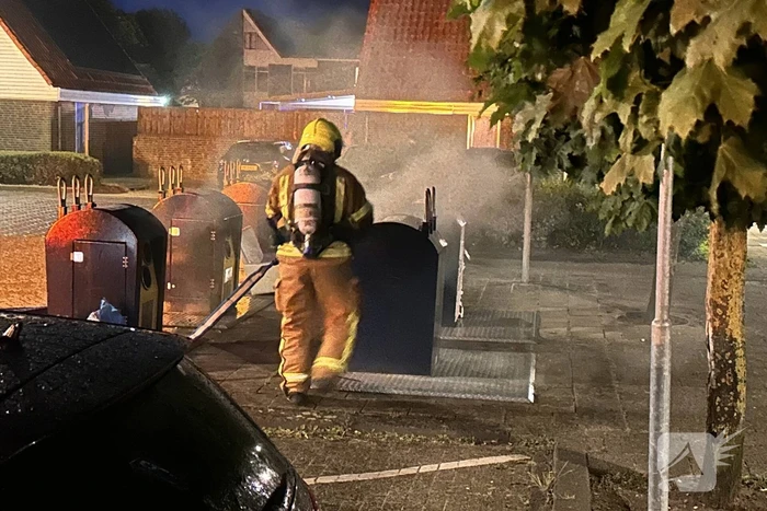 Brandweer blust ondergrondse container
