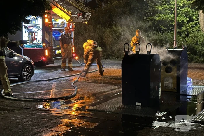 Brandweer blust ondergrondse container