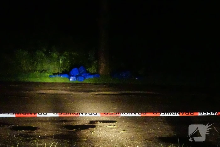 Tientallen vaten met chemisch afval gedumpt op parkeerplaats