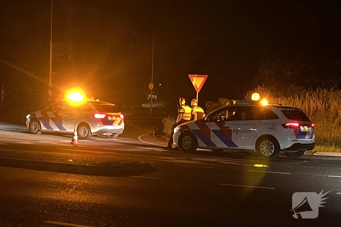 Voertuigen belandt op zijn kant bij ongeval