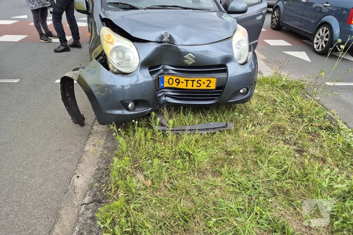 Twee gewonden bij eenzijdige aanrijding
