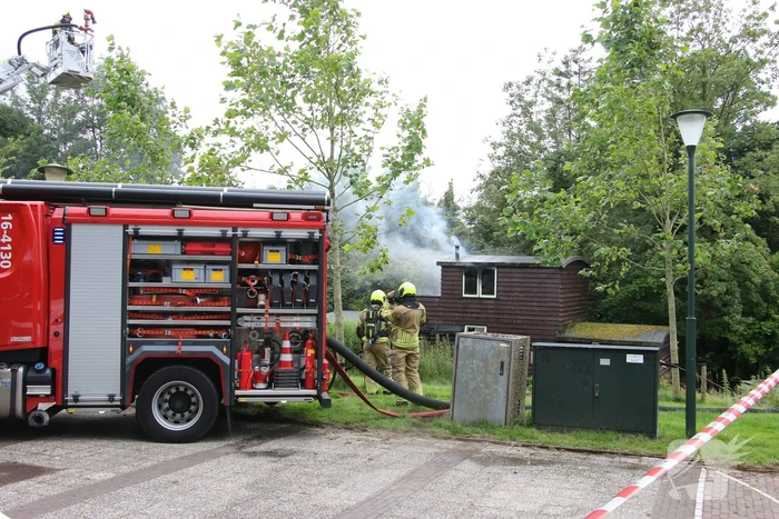 Brandweer ingezet voor fikse brand in woonboot