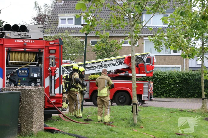 Brandweer ingezet voor fikse brand in woonboot