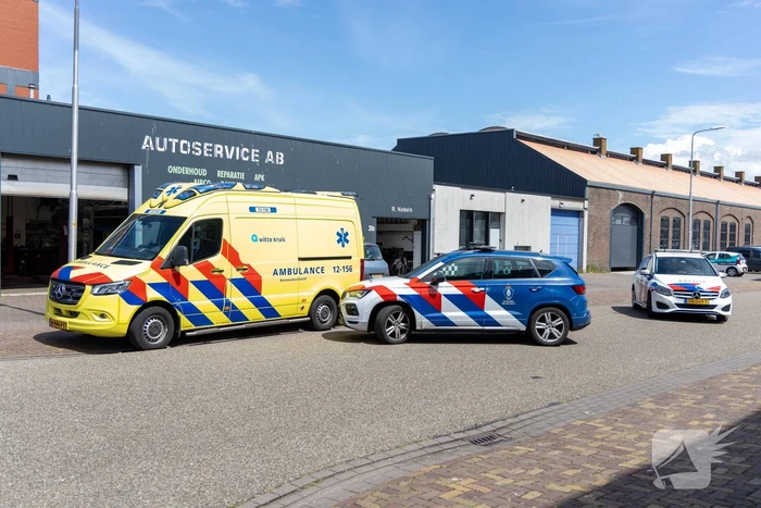 Botsing tussen twee auto's zorgt voor veel schade
