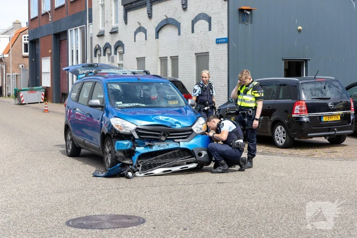 Botsing tussen twee auto's zorgt voor veel schade