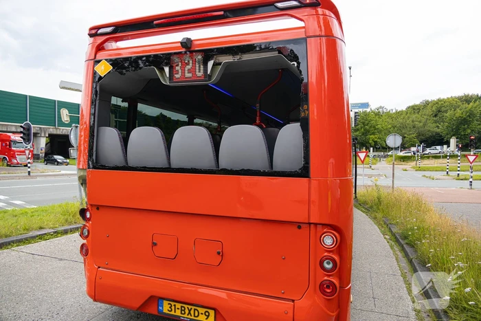 Lijnbussen lopen forse schades op na botsing