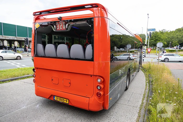 Lijnbussen lopen forse schades op na botsing