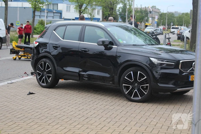 Scooterrijder gewond bij aanrijding met auto