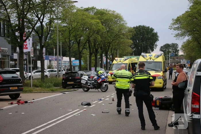 Scooterrijder gewond bij aanrijding met auto