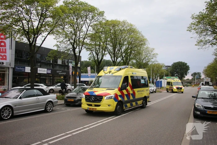 Scooterrijder gewond bij aanrijding met auto