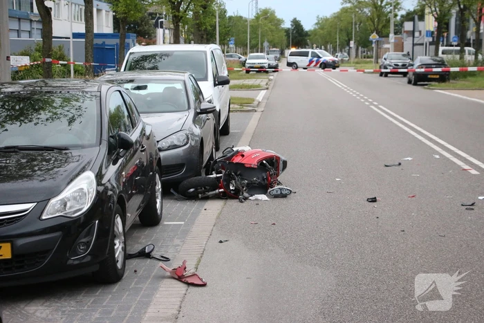 Scooterrijder gewond bij aanrijding met auto