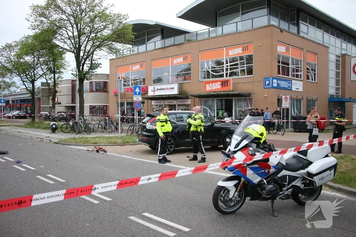 Scooterrijder gewond bij aanrijding met auto