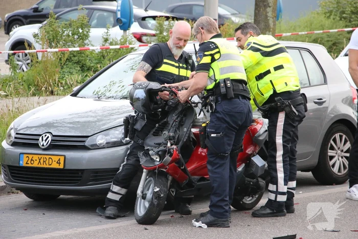 Scooterrijder gewond bij aanrijding met auto