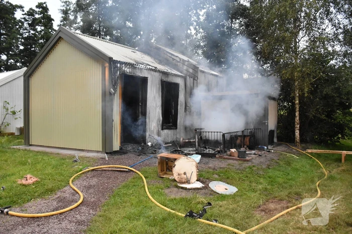 Tiny House volledig uitgebrand, onderzoek naar mogelijke brandstichting