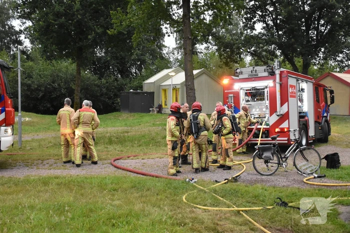 Tiny House volledig uitgebrand, onderzoek naar mogelijke brandstichting