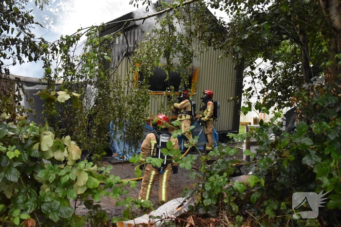 Tiny House volledig uitgebrand, onderzoek naar mogelijke brandstichting