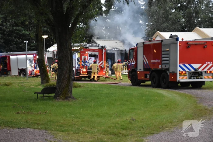 Tiny House volledig uitgebrand, onderzoek naar mogelijke brandstichting