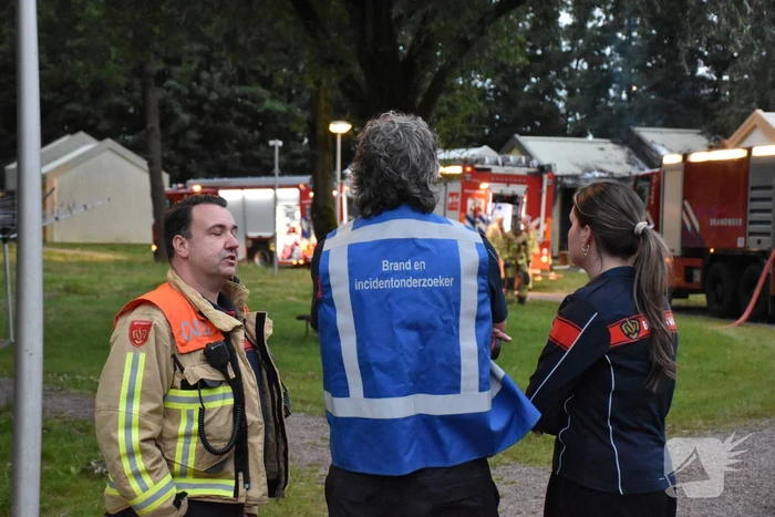 Tiny House volledig uitgebrand, onderzoek naar mogelijke brandstichting