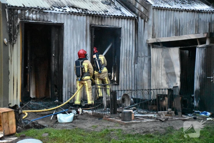 Tiny House volledig uitgebrand, onderzoek naar mogelijke brandstichting