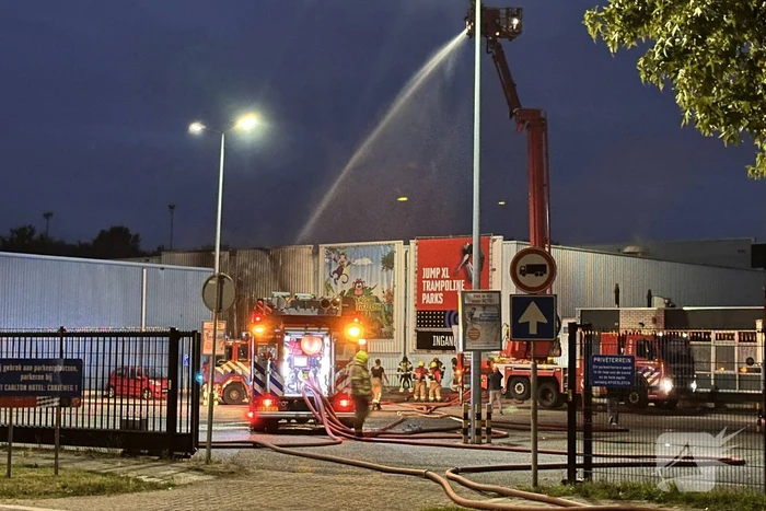 Grote uitslaande brand bij Jump XL