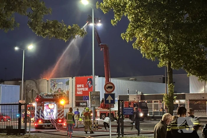 Grote uitslaande brand bij Jump XL