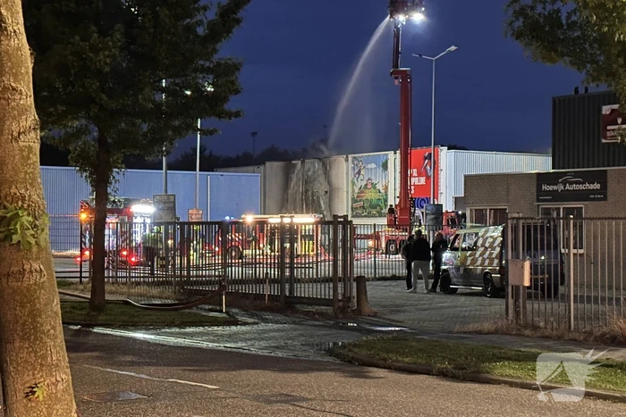 Grote uitslaande brand bij Jump XL
